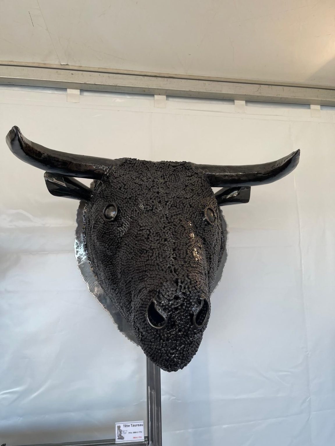 Tête de taureau en chaîne
